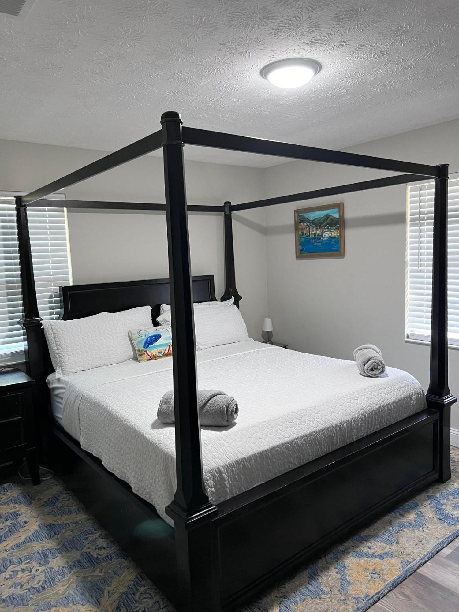Ferienhaus Take A Stroll By The Park - Pet And Family Friendly *